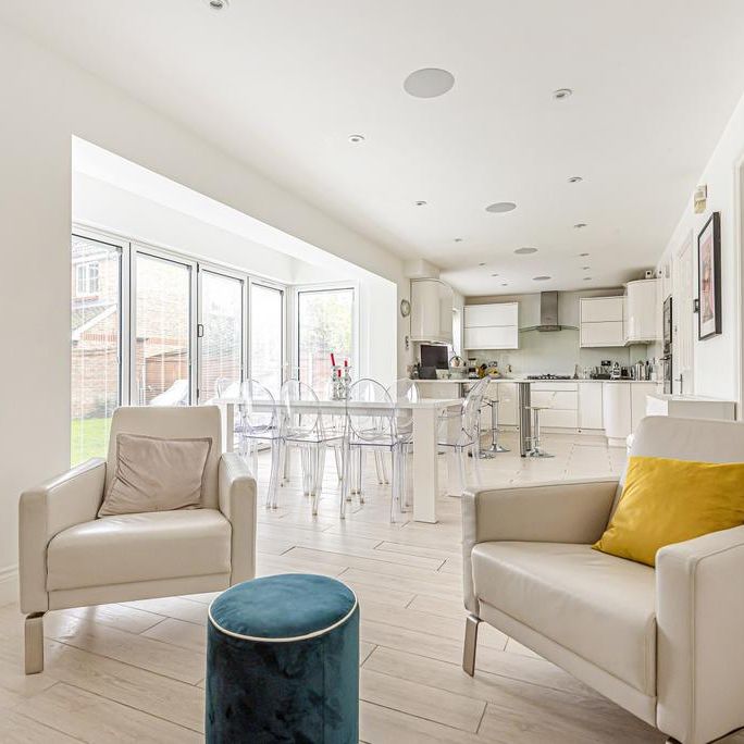 5 bedroom detached house to rent - Photo 1