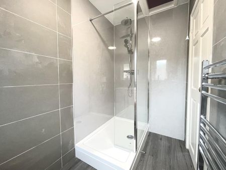 4 bedroom semi-detached house to rent - Photo 2