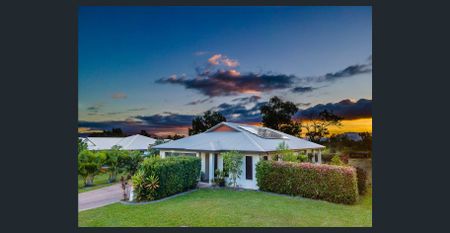 SPACIOUS FAMILY LIVING + MEDIA ROOM + SOLAR + NO REAR NEIGHBOURS - Photo 4