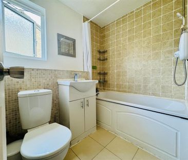 2 bedroom semi-detached house to rent - Photo 4