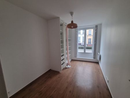 Location Appartement 3 pièces 57m² PARIS 10ème - Photo 4