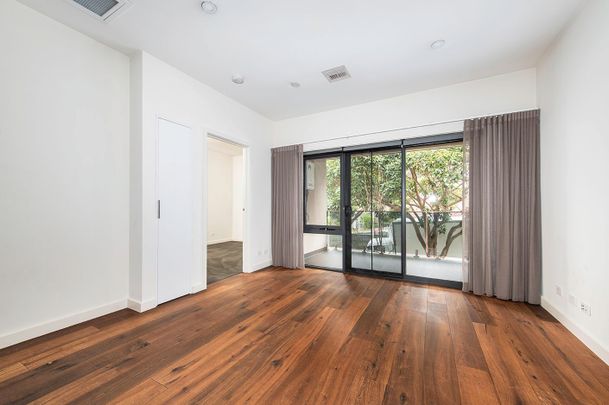 Stylish & Spacious Apartment in the Heart of Surrey Hills - Photo 1