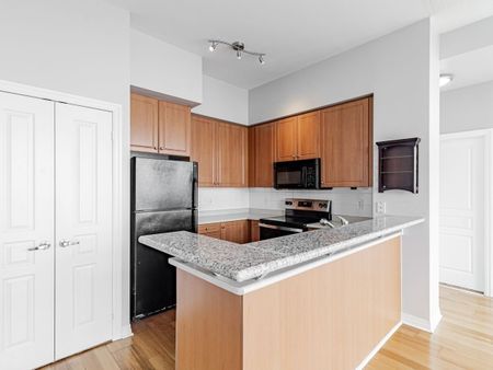 For Lease - 220 Burnhamthorpe Road Unit# 3202, Mississauga, Ontario - Photo 3