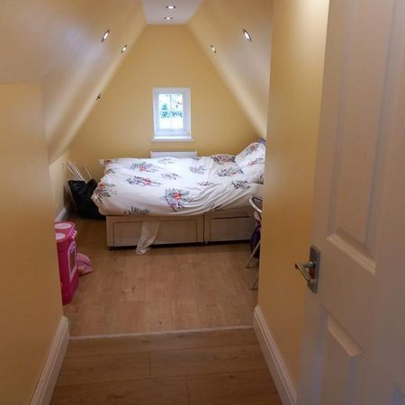 1 bedroom in a house share to rent - Photo 4