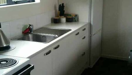 Lovely 1 bedroom self contained unit. - Photo 2