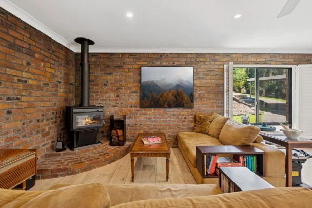 Spacious 4-Bedroom Acreage home with pool, shed and suitable for horses - Photo 1