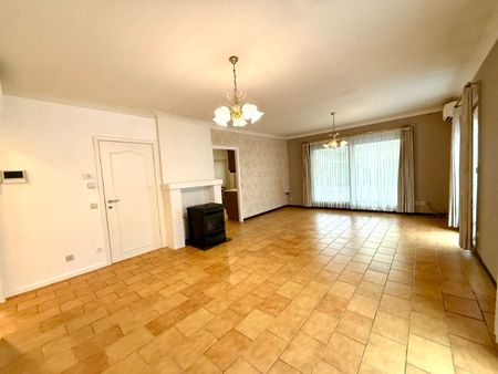 Verzorgde, energetisch gerenoveerde woning in rustige en centrale verkaveling - Photo 4