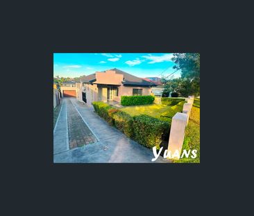 MODERN HOUSE IN ULTRA-CONVENIENT LOCATION - Photo 6