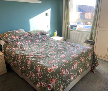 4 bedroom semi-detached house to rent - Photo 2