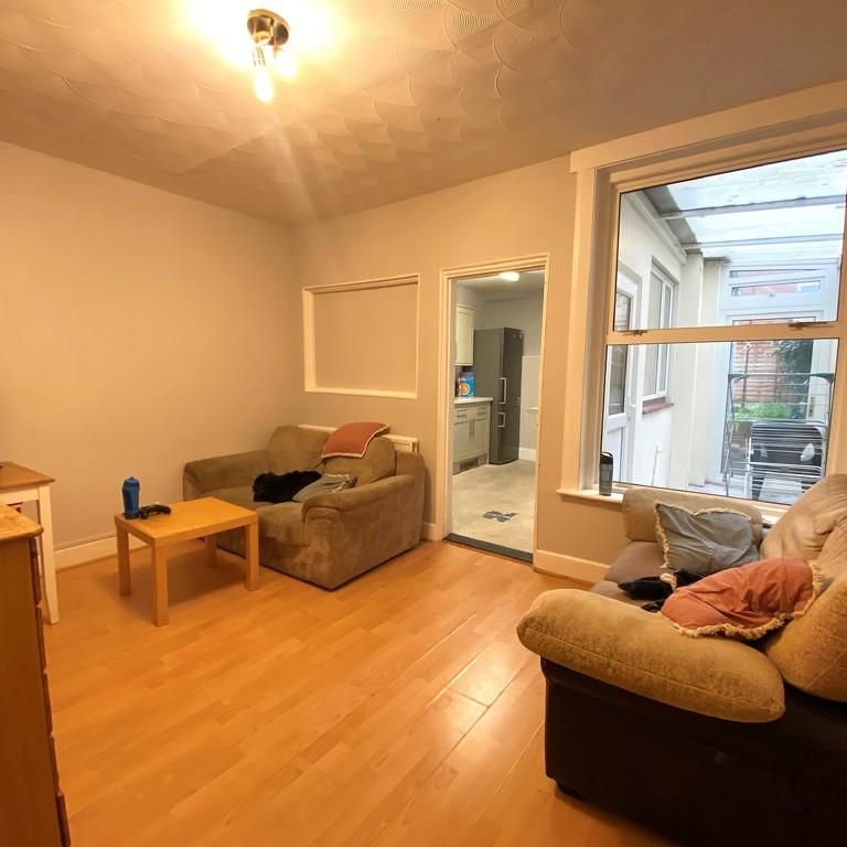 4 bedroom terraced house to rent - Photo 1