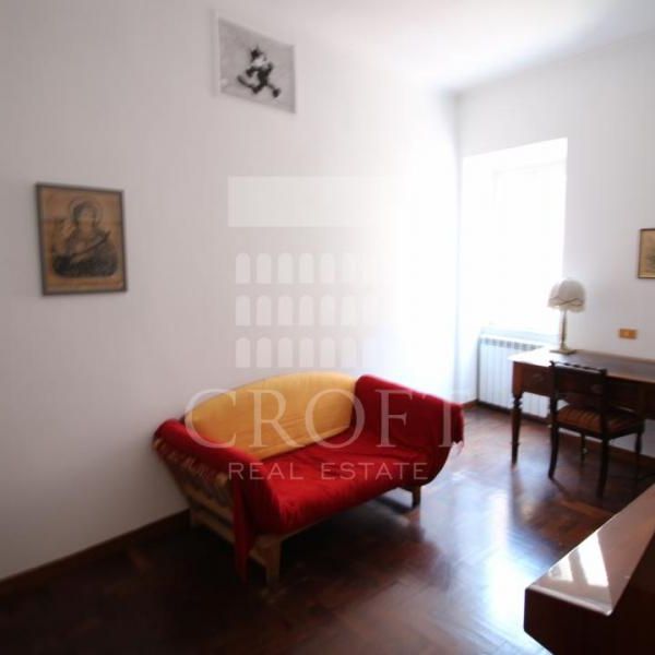 Center-VIA GIULIA: Bright, furnished 2 bedroom, 2 bath, full kitchen and bonus study-home office. Quiet flat located in well kept building with air conditioning, modern baths and kitchen, near all shops, services and transport. REF 2210 - Foto 1