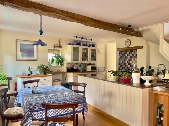 3 bedroom Pretty Three Bedroom Cottage to rent - Photo 1