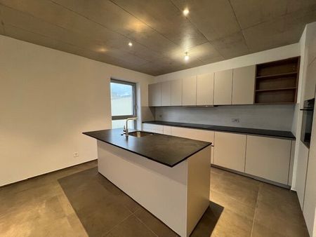 For rent Magnificent 3.5-bdrm apartment in condominium on 3rd floor - Photo 2