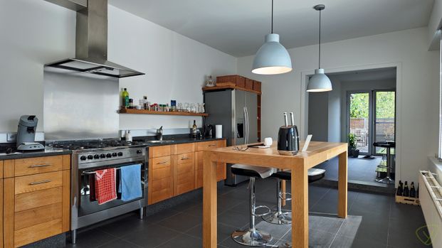 Uitzonderlijk afgewerkt duplex-appartement gelegen in het centrum van Eeklo! - Photo 1