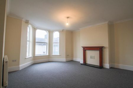 Queens Road, Lowestoft - Photo 2