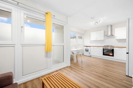 4 bedroom flat to rent - Photo 3