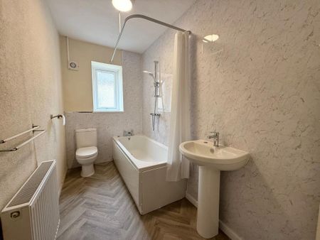 3 bedroom terraced house to rent - Photo 5