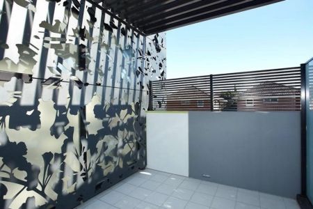 Two beds, two bathrooms, two car spaces… and too good to miss! FIRST INSPECTION WILL BE ON THE 8TH OF NOVEMBER - Photo 2