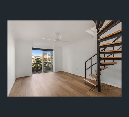 2/11 Edzill Street, Wilsonton Heights, Qld 4350 - Photo 3