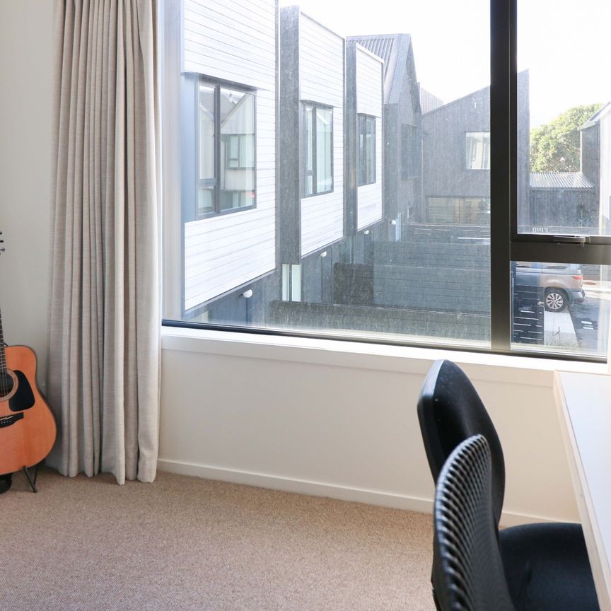 Petone Townhouse - Photo 1