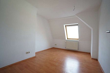 **1 Monat Kaltmietfrei / Helle DG-Wohnung mit 2,5 Zimmern** - Photo 5