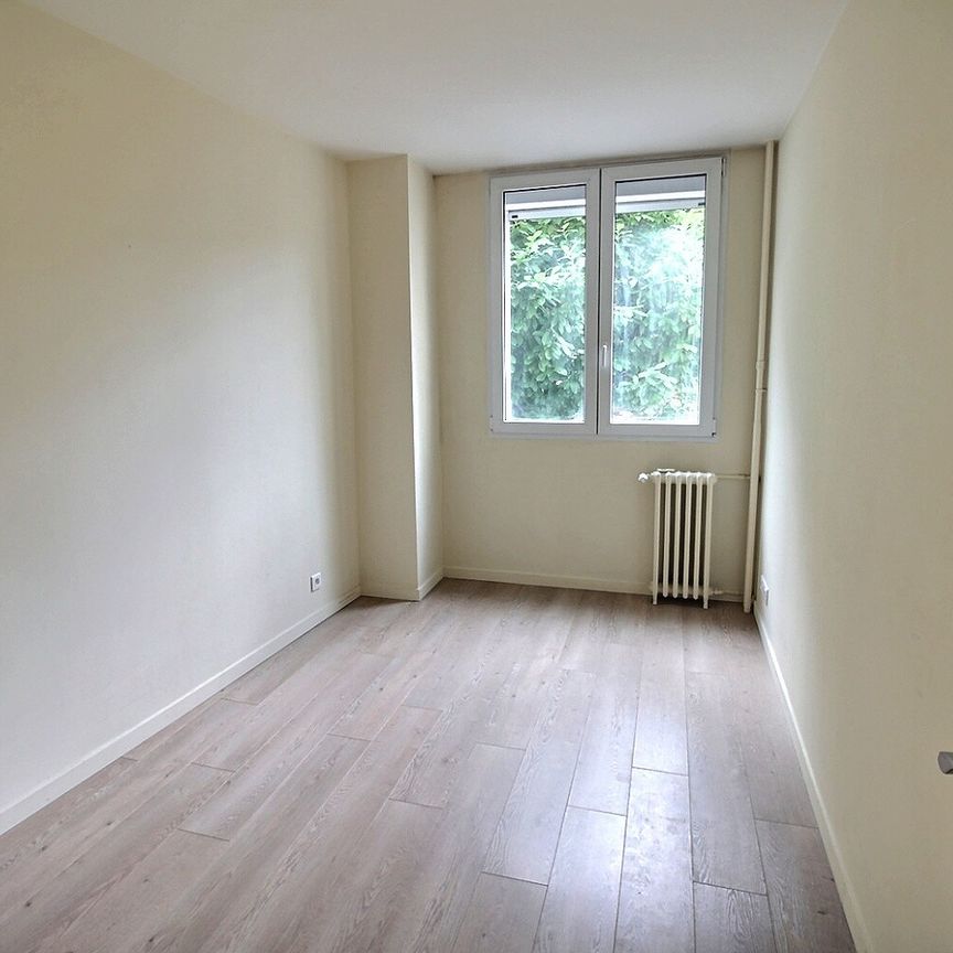 SURESNES REPUBLIQUE 54 m² - Photo 1