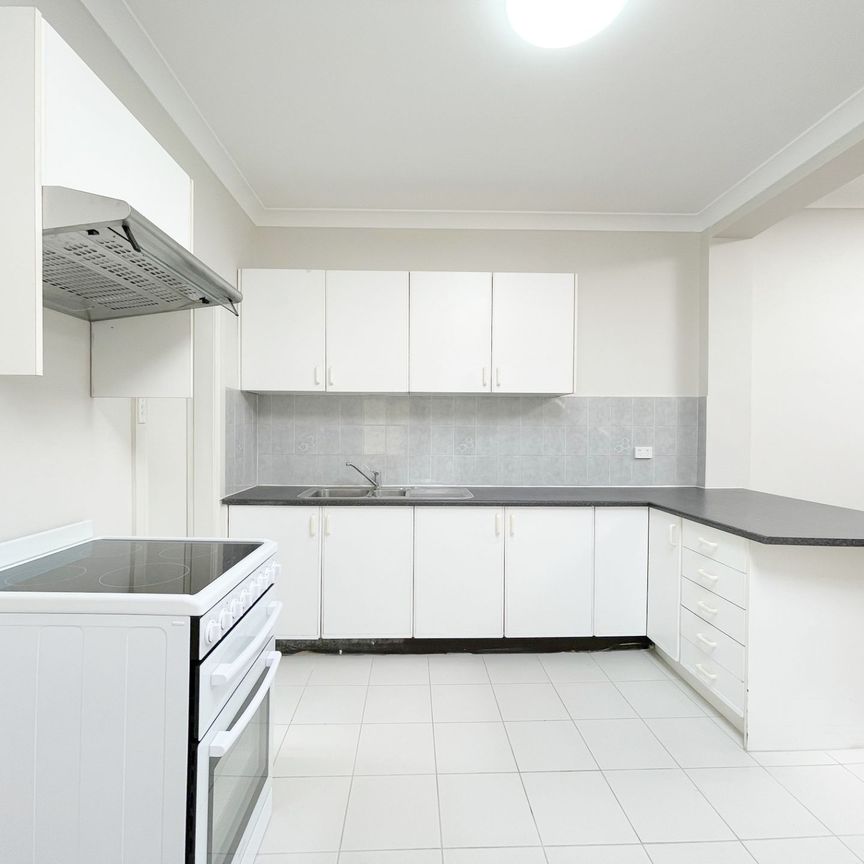 Glebe - Photo 1