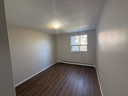 Bachelor Apartment - Photo 4