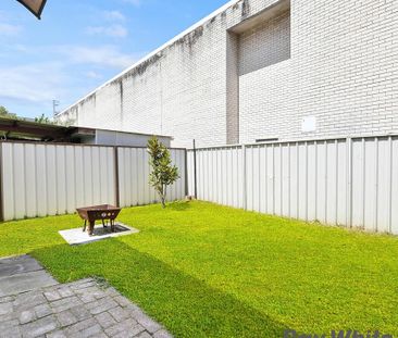 Spacious four bedroom house in perfect position - Photo 3