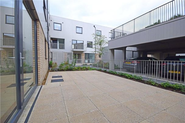 Well presented 1 bedroom ground floor apartment for rent in Cambridge situated just off Long Road. GCH. Walking distance to Addenbrookes Hospital. Unfurnished. - Photo 1