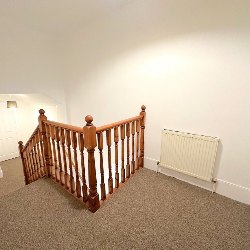 A 2 Bedroom Flat Instruction to Let in Bexhill On Sea - Photo 1