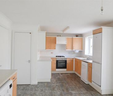 4 bedroom detached house to rent - Photo 2