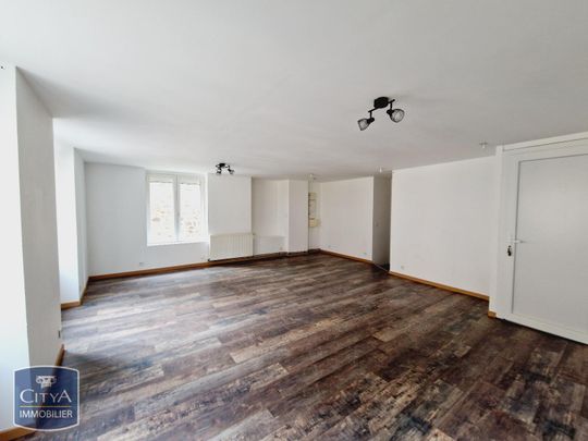 Location Appartement 3 pièces 69m² ST JUST MALMONT 43240 - Photo 1