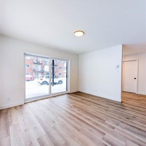 Immeuble - 16 Rue Allen Est, Waterloo 5 Et Demi Neuf - Waterloo - Photo 3