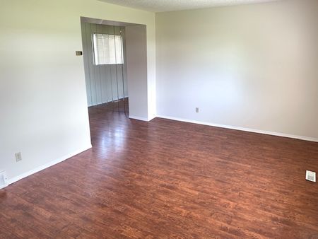 PET FRIENDLY RENOVATED TOWNHOUSE IN NORMANDEAU!!! - Photo 4