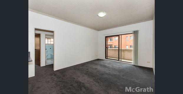 Spacious two bedroom apartment - Photo 1