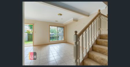 Modern 2 Bedroom Townhouse In Small Kedron Complex. Air Con, Courtyard And Walk To Cafes - Photo 2