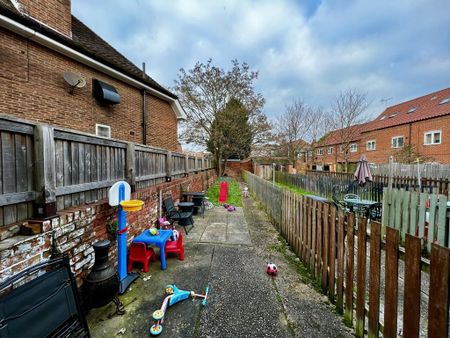 2 bedroom terraced house to rent - Photo 2