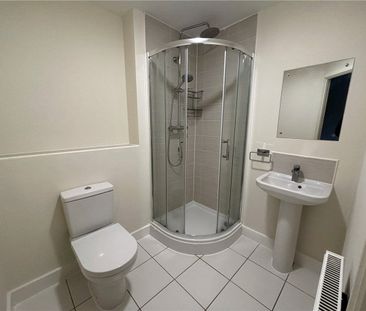 A two bedroom terraced house across three floors in the popular Com... - Photo 2