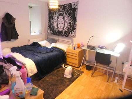 4 bedroom apartment to rent - Photo 3