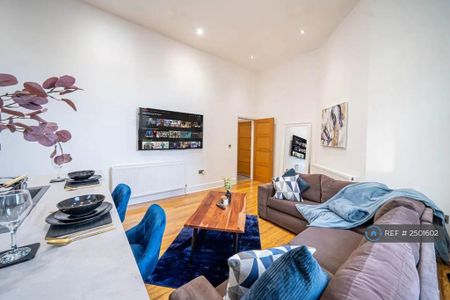 2 bedroom flat to rent - Photo 2