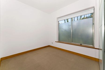 Upper Level 2 Bedrooms in Parkside! - Photo 3