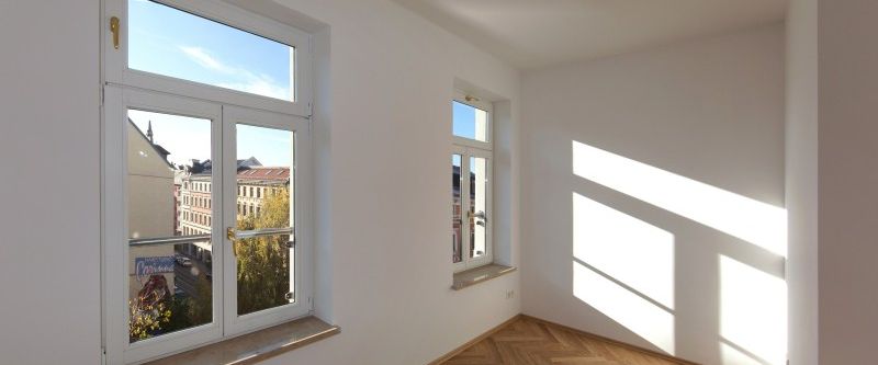 Sanierte denkmalgeschützte Altbauwohnung mit Balkon und Gartenanteil ! - Foto 1