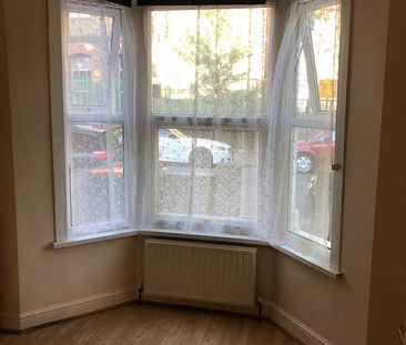 2 Bed Flat, London, E13 - Photo 2