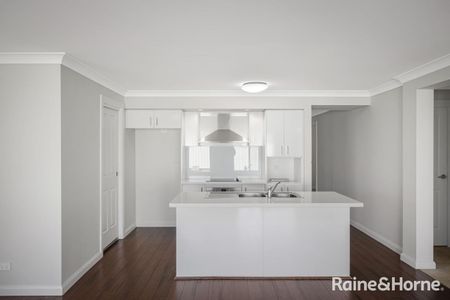 Spacious Family Living in Schofields - Photo 3