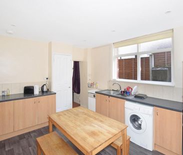 4 bedroom House To Let - Photo 2