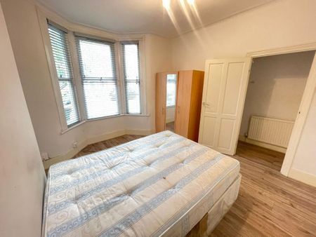 3 bedroom flat to rent - Photo 2