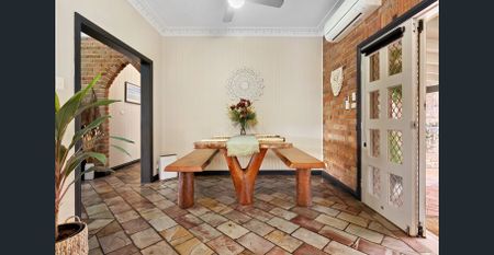 Cathedral Ceilings to Billiard Room / Spacious Living - Photo 4