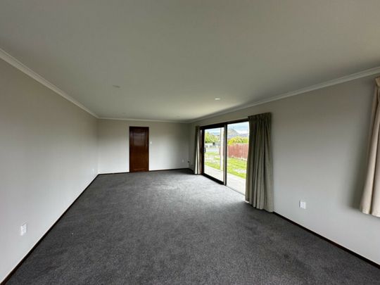 Super spacious and supper sunny! - Photo 1