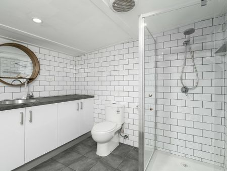 One Bedder in Wingham - Photo 2